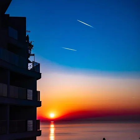 Skyline 11 - Sea Views & Serenity By The Coast Apartman *