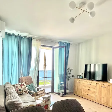 Apartman Skyline 11 - Sea Views & Serenity By The Coast *