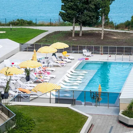 Skyline 11 - Sea Views & Serenity By The Coast *