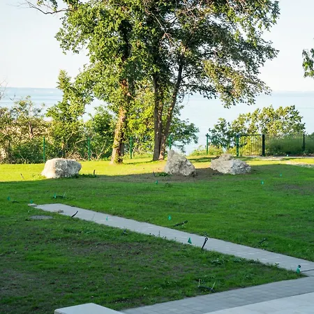 Апартаменти Skyline 11 - Sea Views & Serenity By The Coast