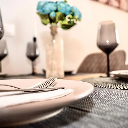 Апартаменти Skyline 11 - Sea Views & Serenity By The Coast *