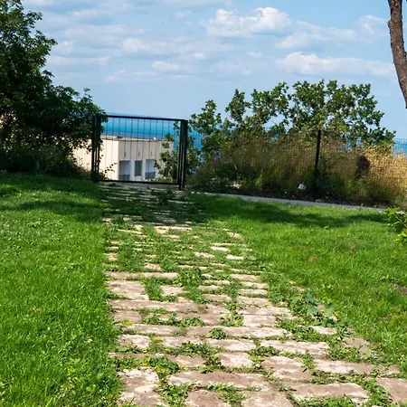 Skyline 11 - Sea Views & Serenity By The Coast *