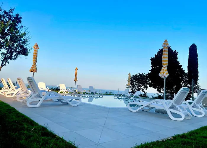 Apartment Skyline 11 - Sea Views & Serenity By The Coast *