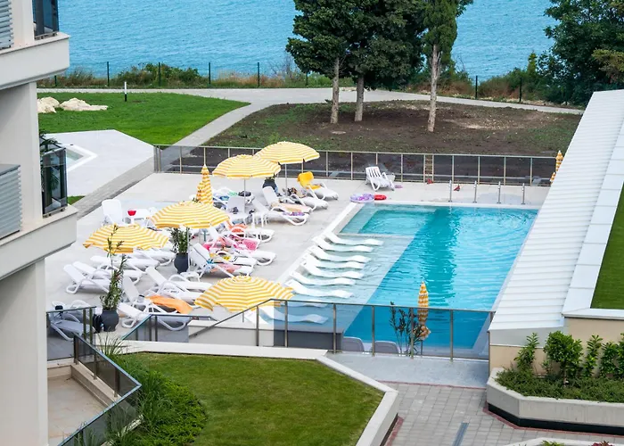 Skyline 11 - Sea Views & Serenity By The Coast *