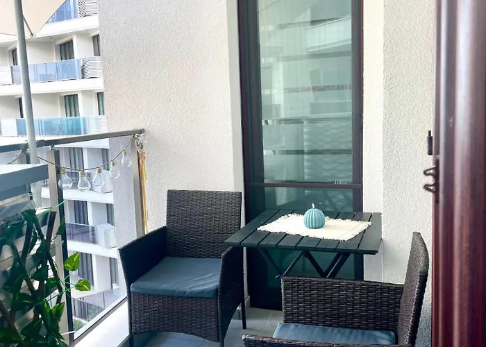 Skyline 11 - Sea Views & Serenity By The Coast *