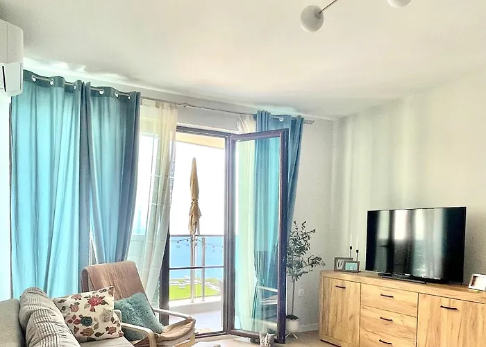 Apartment Skyline 11 - Sea Views & Serenity By The Coast *