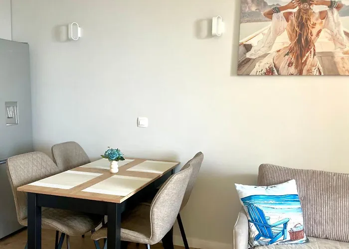 Skyline 11 - Sea Views & Serenity By The Coast *