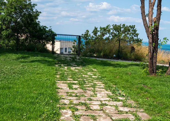 Skyline 11 - Sea Views & Serenity By The Coast *